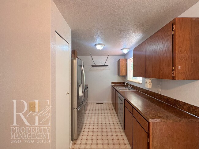 Building Photo - Freshly Painted East Bremerton Home with Expansive Decks & Flexible Living Space