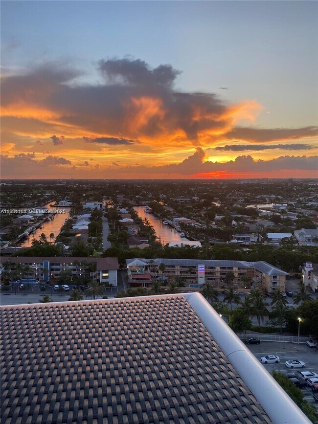 Building Photo - 4020 Galt Ocean Dr