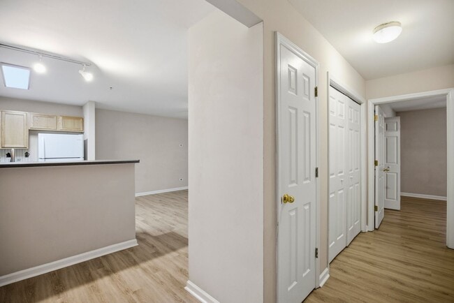 Building Photo - 3 Bedroom 2 Bath