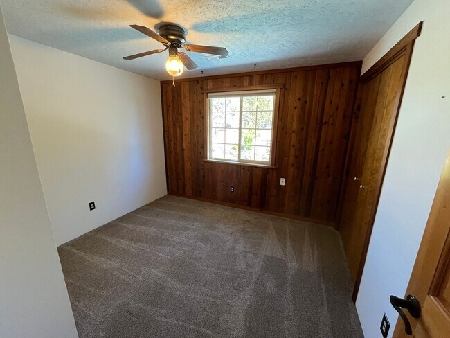 Building Photo - Custom Rustic 4-Bdr on beautiful 5 acres with Greenhouse in Sisters!