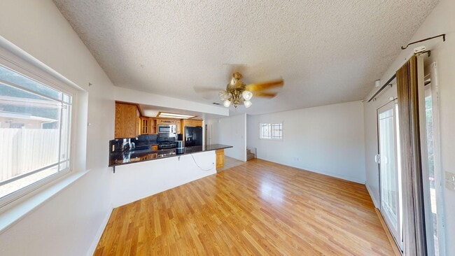 Building Photo - Cozy 3B2B located in a convenient area in Chino Hills!