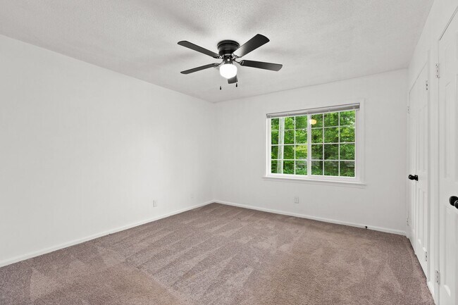 Building Photo - 1303 W Meadowview Rd