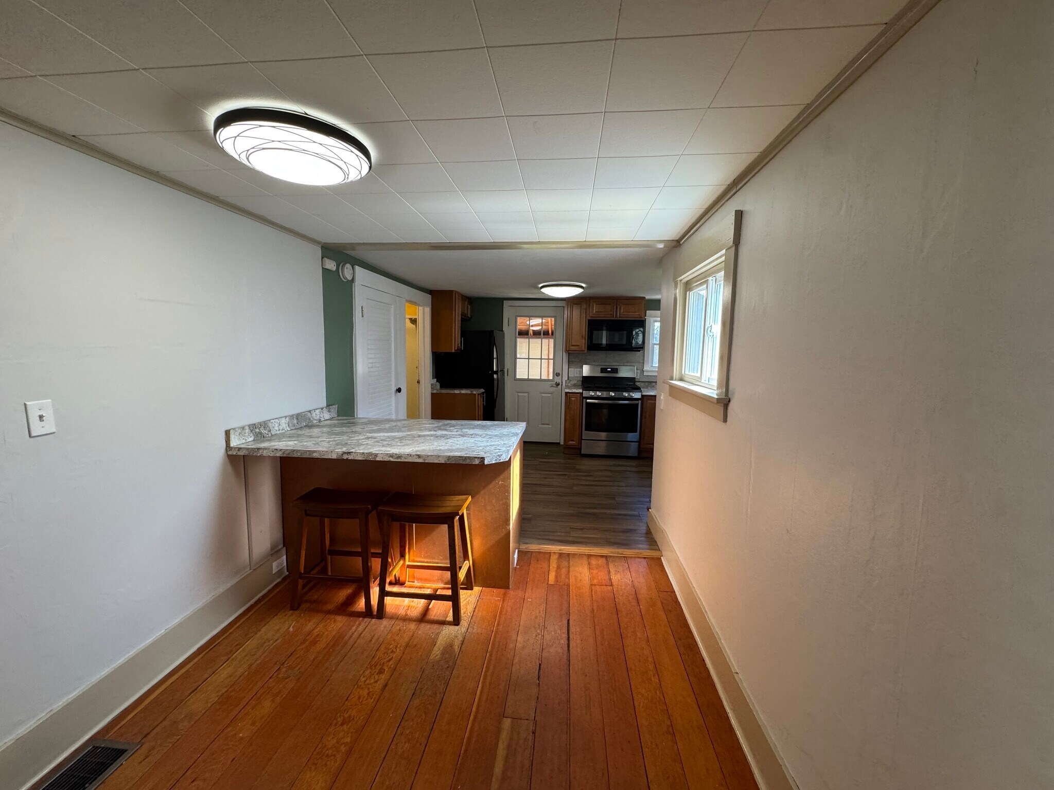 Building Photo - 11 Lincoln Ave