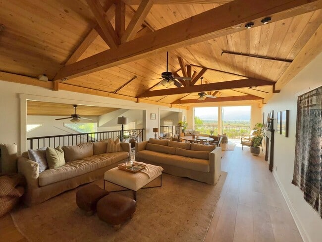 Primary Photo - 3730 Roblar Ave