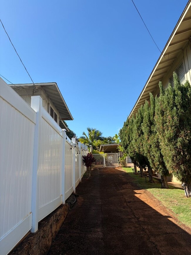 Building Photo - Charming 2-Bedroom Cottage with Private Yard in Kaimuki