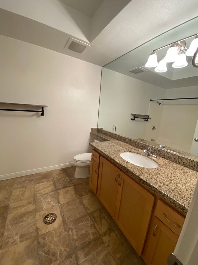 Building Photo - 450 J St