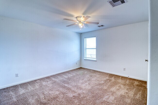 Building Photo - 8106 Royal Palm Ct