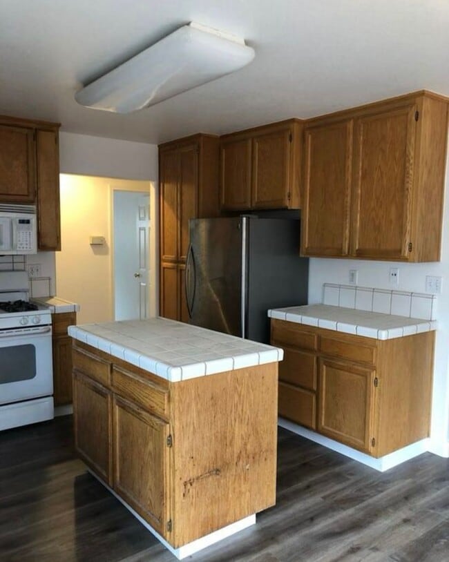 Building Photo - Lovely Single Level Home in Santa Rosa 3 bd/2ba with 2 Car Garage