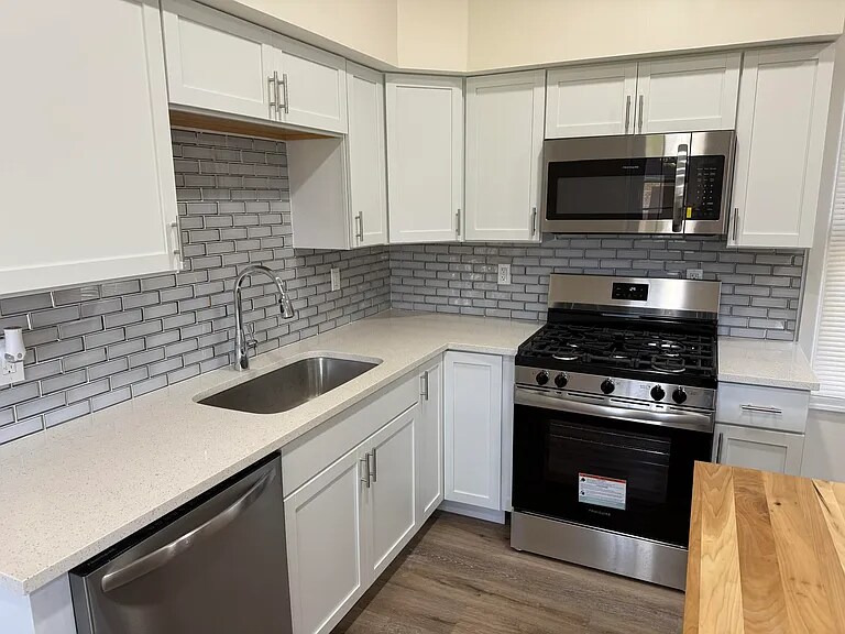 Building Photo - 10450 W 93rd Ave