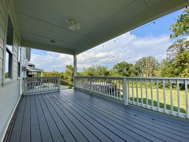 Building Photo - 2225 Maytown Cir