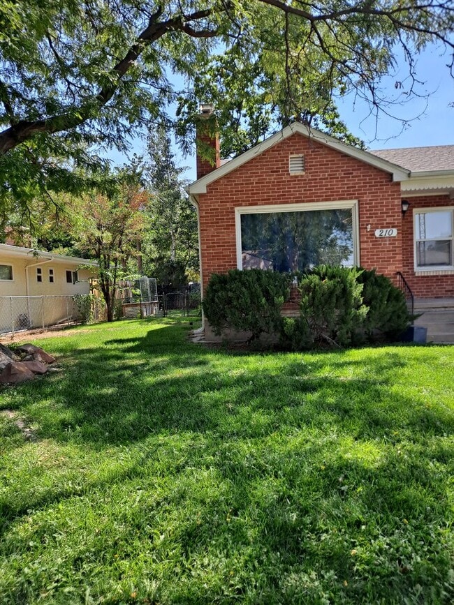 Building Photo - ALL PROSPECTIVE TENANTS MUST SUBMIT A $58 ...