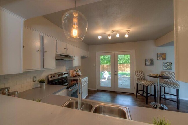 Building Photo - 9412 Teasdale Terrace