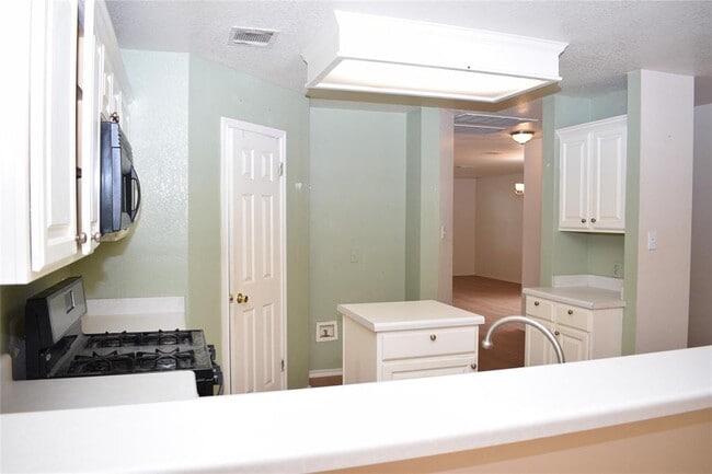 Building Photo - 2418 Willow Way