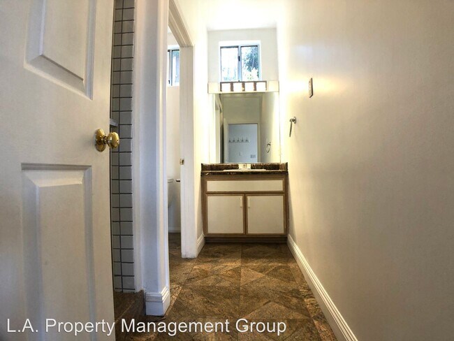 Building Photo - 1890-1896 Silver Lake Blvd