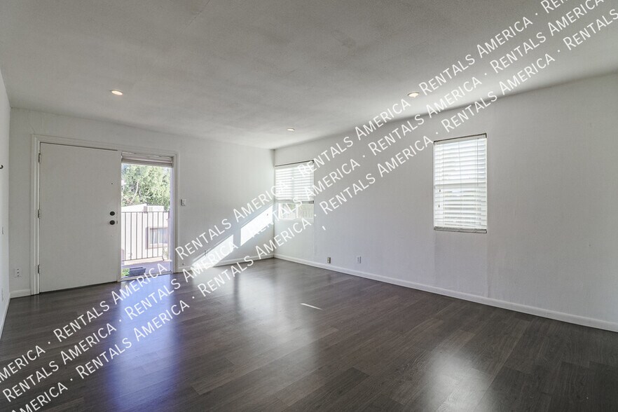 Building Photo - 4132 E Calle Redonda