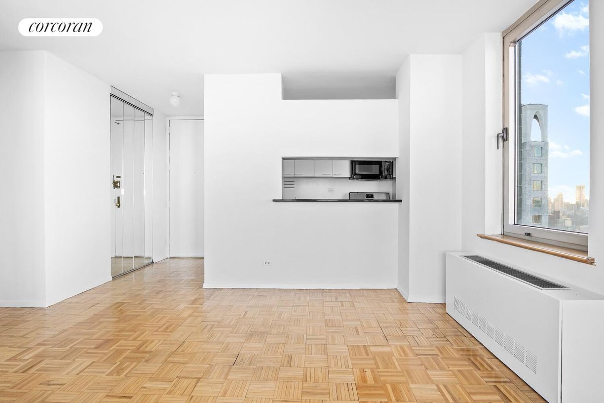 Building Photo - 200 E 89th St