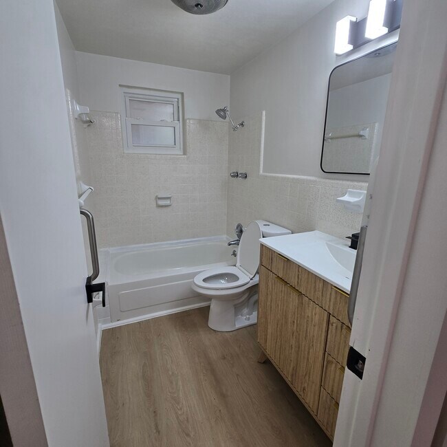 Building Photo - 3/2.5/1 Beautifully Updated Crystal River Home with Carport, Garage & Fenced Yard