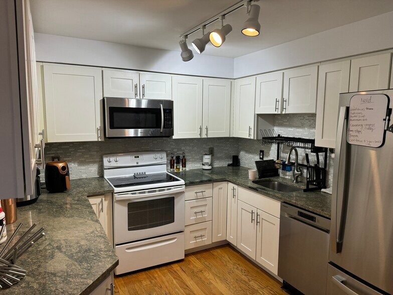 Building Photo - 382 Ocean Ave