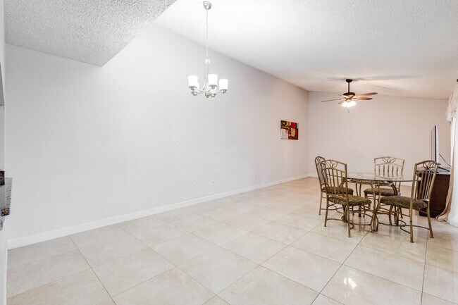 Building Photo - 4245 Landar Dr