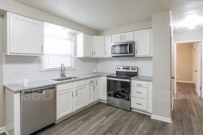 Building Photo - 1903 S Crescent Ave