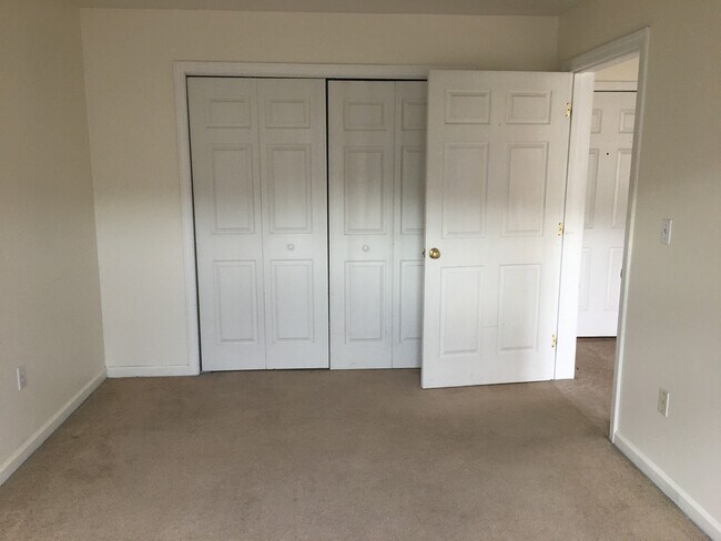 Building Photo - 319 Hildred Dr
