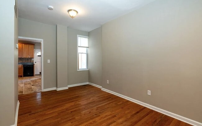 Building Photo - North York Gem | 3 Bed, 1.5 Bath with Hardwood Floors & Central Air!