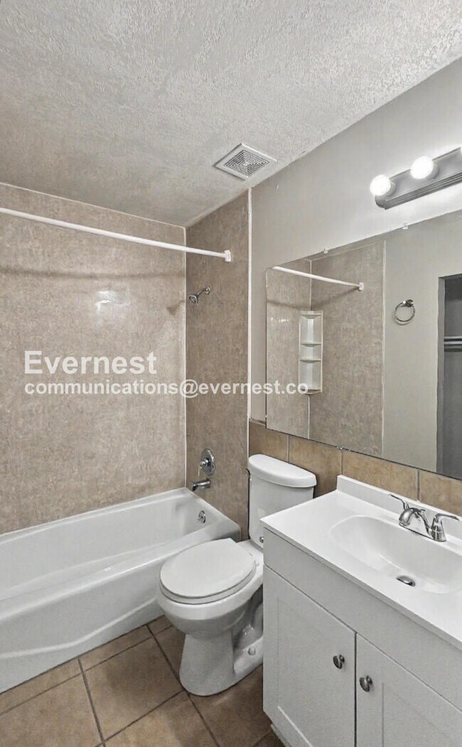 Building Photo - 6121 N Baltimore Ave