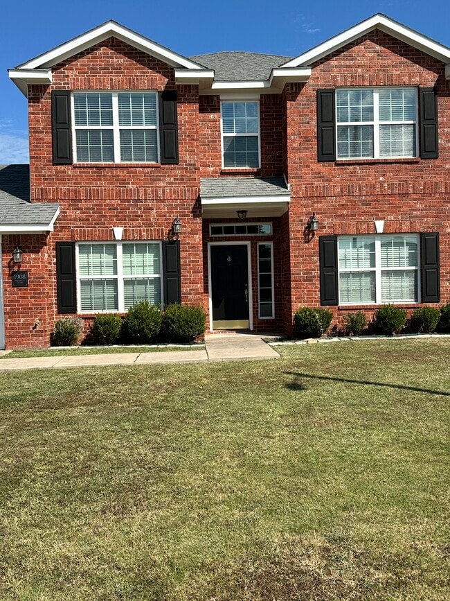 Building Photo - 1908 Red Bud Ct