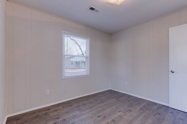 Building Photo - 106 Pine Grove Ave