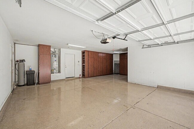 Building Photo - 472 W Pelican Dr
