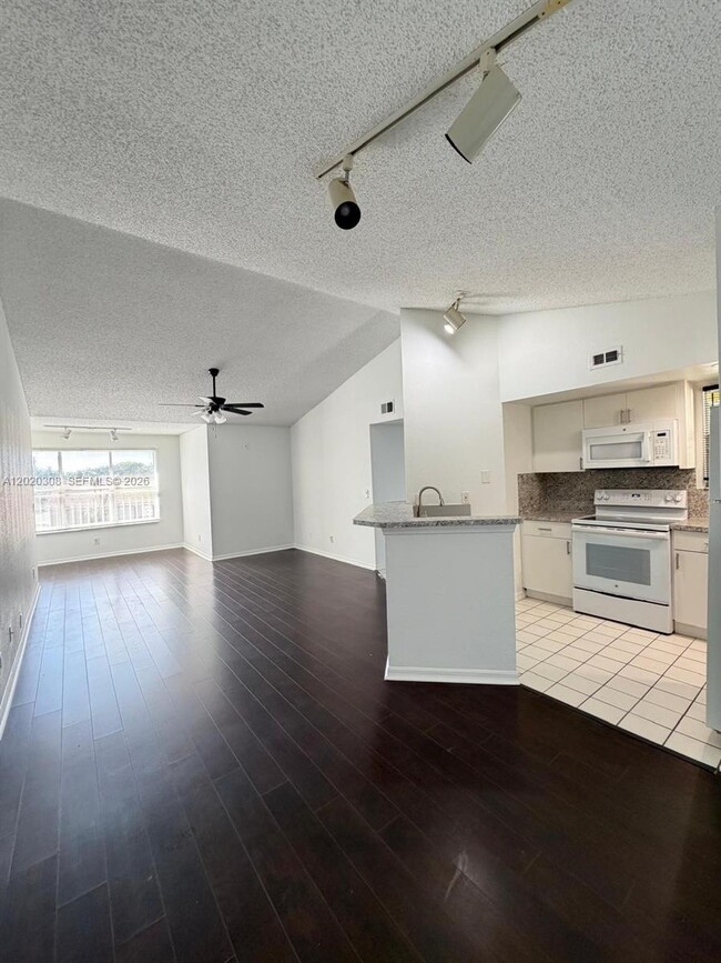Building Photo - 12950 Vista Isles Dr