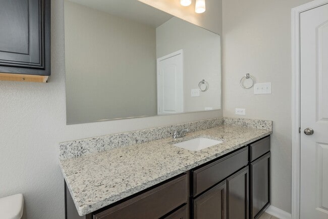 Building Photo - Beautifully designed and thoughtfully maintained duplex