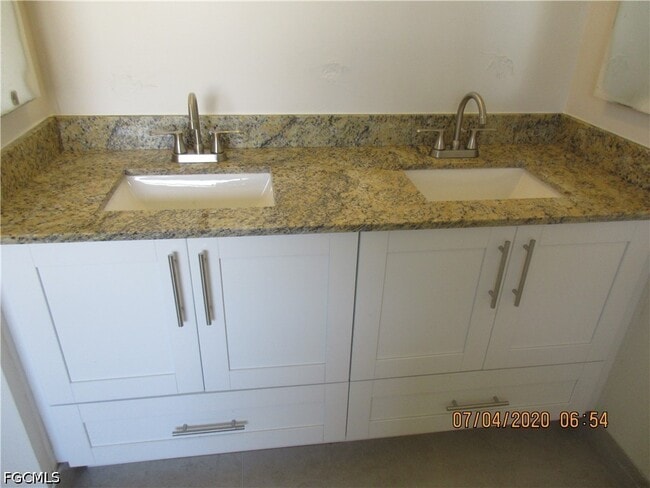 Building Photo - 918 NE 13th St