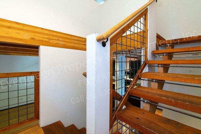 Building Photo - 318-320 W Myrtle