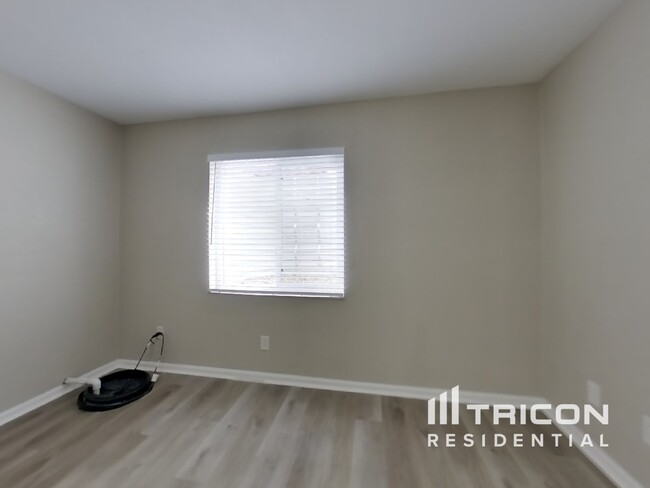 Building Photo - 12610 Jersey Cir E