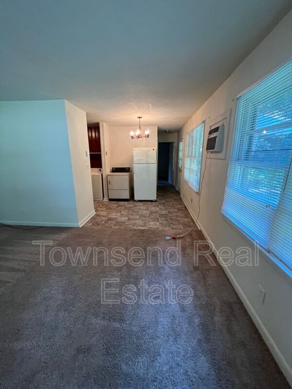 Building Photo - 116-A Oates Dr