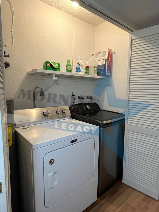 Building Photo - Charming 3 bedroom move-in ready