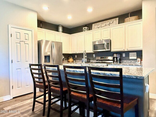 Building Photo - 2541 W Shackleton Dr