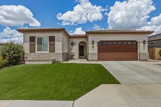 Building Photo - Stunning Gilbert Home Located in the Beautiful Belrose Gated Community!