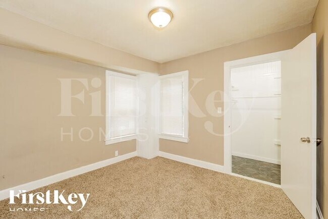 Building Photo - 6220 Tracy Ave