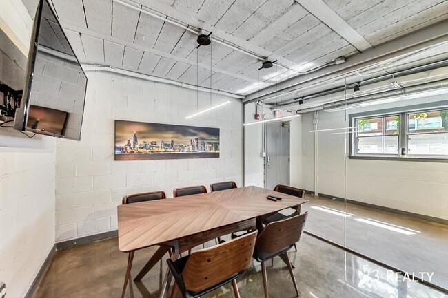 Building Photo - 519 N Euclid-210