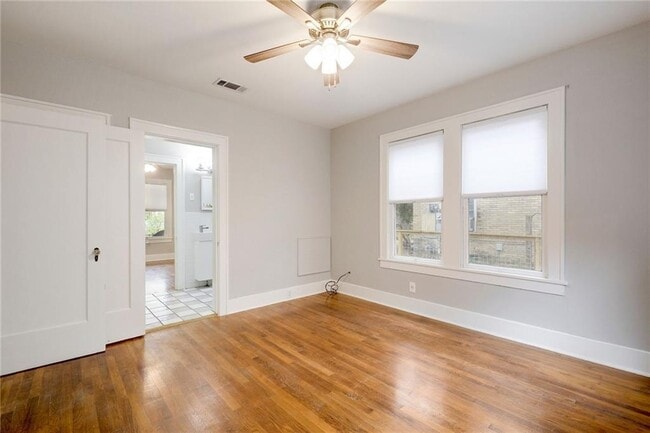Building Photo - 705 W 35th St