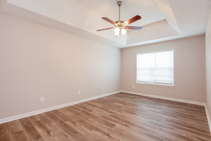 Building Photo - 905 Grassy Patch Ln