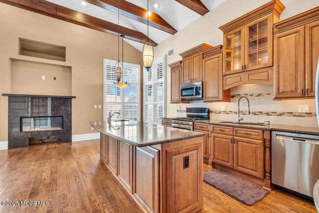 Building Photo - 8 Central Ave