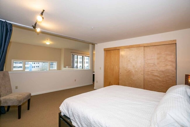 Building Photo - Gorgeous loft-style 2 floor condo with secured parking, A/C and rent includes most utilities!
