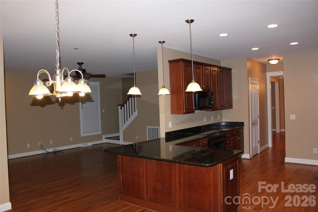 Building Photo - 886 Promenade Walk