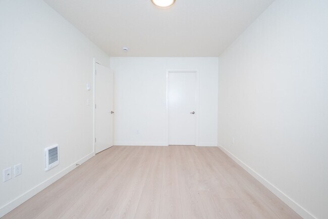 Building Photo - Beautiful 2 Bedroom Irvington Gem, Fully Renovated!