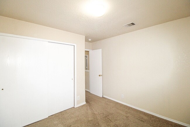 Building Photo - 16122 Branching Oaks