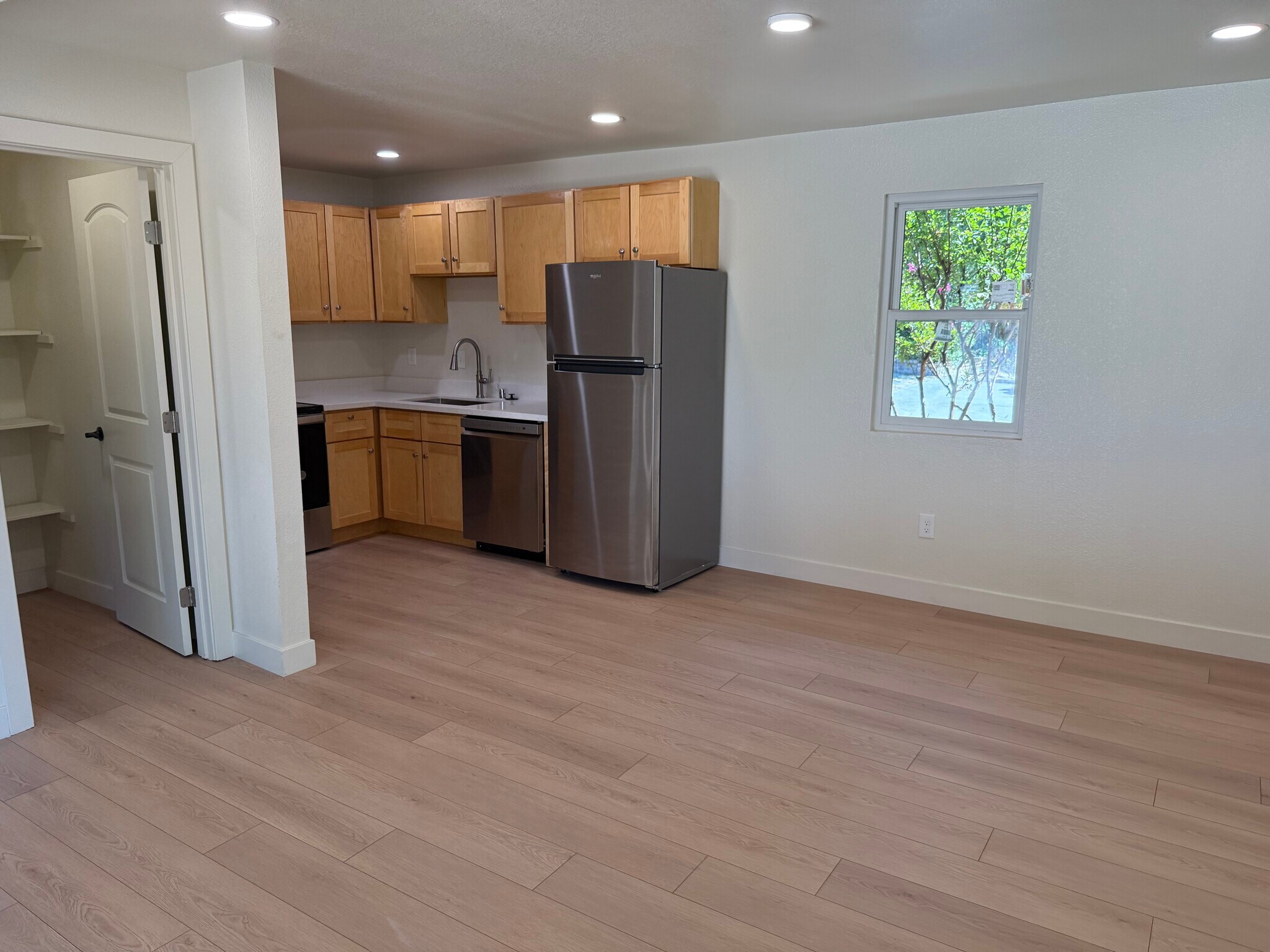 Building Photo - 3099 Laurel Dr