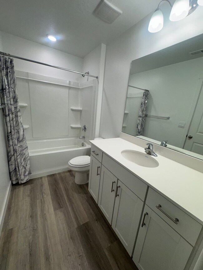 Building Photo - Beautiful Lehi townhome for rent!